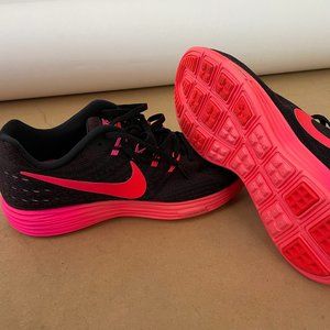 NWOT Nike Wmn's Lunartempo 2 Running Shoe
